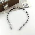 Retro wavy black metal headband for women with a matte finish for daily hair styling - Wave Headband / Black