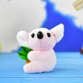 Detailaufnahme des weichen rosa Plüsch-Koala-Anhängers mit süßen Gesichtszügen - Rosa / 10cm