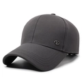 Dunkelgraue Baseballkappe mit Köperstoff und silbernem Metall-Logo an der Seite - Verstellbar / Grau