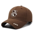 Casquette de baseball marron foncé avec broderie N et texture toile classique - Café