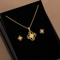 Conjunto de joyas de acero inoxidable dorado con tréboles en una caja de terciopelo - X473