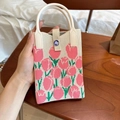 Mini sac à bandoulière en tricot avec motifs de tulipes roses et élégantes anses blanches - Tulipe Rose (Sac de Téléphone)