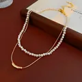 Collana a due strati dorata con perle bianche e ciondolo a tubo metallico curvo - Stile Tubo Curvo Perla a Doppio Strato / Oro/Bianco