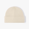 Berretto classico in maglia bianco avorio per il calore invernale e autunnale all'aperto - Beige