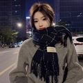 Sciarpa a scacchi blu scuro con nappe in stile morbido cashmere per la moda invernale - Blu navy