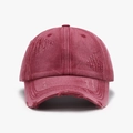 Gorra de béisbol rojo oscuro lavado vintage con agujeros desgastados y copa suave - Ajustable / Burdeos