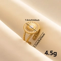 Detalle de las dimensiones del anillo de doble capa en oro de 18k de 1,6 cm y peso 4,5 g - Abierto Ajustable / Oro y Esmalte Blanco