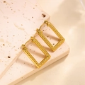 Boucles d'oreilles rectangulaires en acier titane plaqué or 18k à texture géométrique - EH081/Rectangle Relief Géométrique