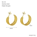 Dettaglio orecchini a cerchio 24mm placcati oro 18k con superficie ondulata - Stile a Nido d'Ape Largo (ZE124G)