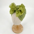 Grasgrüner Babyturban aus Rippstrick mit goldener gepunkteter Chiffonschleife - Grün