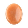 Pierre de souci ovale en aventurine orange polie sur un fond blanc propre - Aventurine rouge / 45*35*8mm