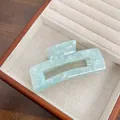 Pince à cheveux rectangulaire en acétate avec texture marbrée vert clair et ajourée - Bleu Ciel 10.5CM