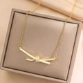 Elegante collana a nodo in acciaio al titanio dorato con zirconi brillanti in scatola - Collana a Nodo (400) / Oro