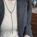 Collana a Y in argento con perline, occhi di serpente verdi e ciondolo a punta - Grigio