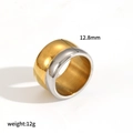 Detail van tweekleurige roestvrijstalen ring, breedte 12,8mm en gewicht van 12g - Tweekleurige Brede Bandstijl (TR4425-M)
