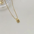 Collana con catena a sfere dorate e ciondolo rettangolare vintage con cristallo ovale - Bianco (DDK079)