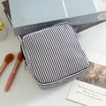 Trousse de maquillage chic en seersucker à rayures noires et blanches avec fermeture - Noir