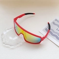 Sportieve zonnebril voor kinderen met rood montuur en regenboog gespiegelde glazen - Geel-Groen-Blauw Verloop Lens / Rood