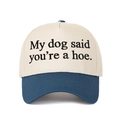 Gros plan sur la casquette bicolore avec broderie slogan My Dog Said You're a Hoe - Réglable / Crème/Bleu Marine
