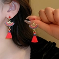 Detail of red tassel earring with fan shape design and golden enamel finish - Gold Fan-Shaped Red Tassel Earrings