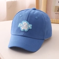 Detailansicht der blauen Kinder-Baseballkappe aus Baumwolle mit süßem Bären-Patch - 52cm (Empfohlen für 3-8 Jahre) / Blau