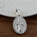 Pendentif ovale en acier inoxydable argenté représentant la Vierge Marie gravée - Portrait Ovale / Acier