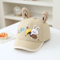 Dettaglio cappellino neonato con orecchie di coniglio 3D e toppa con fungo carino - 48cm (5-18 mesi) / Cachi Chiaro