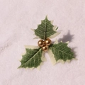 Künstliche Weihnachts-Stechpalmenblätter mit goldenen Beeren für DIY Kranzdekorationen - Kleine goldene Beeren mit zweifarbigen grünen Blättern