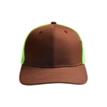 Dettaglio cappello baseball con visiera piatta, tessuto marrone e rete verde traspirante - Marrone e Verde Neon Blocchi di Colore