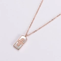 Collana in oro rosa elegante con ciondolo rettangolare in madreperla e diamanti - Oro rosa