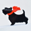 Black Scottish Terrier hair claw clip with a red scarf detail in high-gloss finish - Black (Scottish Terrier)