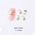 Vista macro de dijes para uñas de rosa blanca de 4,3x9mm con borde dorado fino - Rosa Blanca (8403)