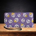 Lilane Kunstleder-Brieftasche mit Day of the Dead Totenkopf-Print und Trageschlaufe - Violetter Strohhut-Schädel-Druck (QB-008)