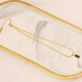 Elegante collana a catena serpente dorata con ciondolo smeraldo verde su vassoio marmo - Stile Catena a Serpente Gemma Rettangolare (2#)