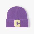 Bonnet en tricot violet avec broderie bouclée lettre C et rebord à revers doux - Violet Chiné