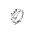 Makroaufnahme des silbernen Anti-Stress-Rings mit beweglichen Perlen und Hohlmuster - Mehrlagiger Wickelperlen-Stil / Silber