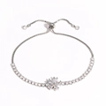 Bracelet fleur argenté avec cristaux de zircone brillants et chaîne réglable coulissante - Style de Fleur à Six Pétales (Or Blanc 5)