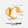 Unregelmäßiger Ring aus Gold-Edelstahl mit Hammerschlag-Textur und rundem Anhänger - JR947-Gehämmerter Anhänger