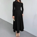 Elegantes schwarzes langärmliges Maxikleid mit Plissee und asymmetrischem One-Shoulder-Ausschnitt - S / Schwarz
