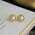 Vintage Perlenohrringe mit gestepptem Goldrahmen und silbernen Steckern für Damen - Gestepptes Muster Perlenstecker