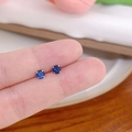 Minimalist navy blue zircon stud earrings with silver four-prong setting on fingertips - Vertical Prong No.4 / Blue