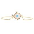 Nahaufnahme des verstellbaren vergoldeten Fisch Evil Eye Armbands mit bunten Zirkoniasteinen - Verstellbarer Typ / Gold Fisch Form Stil
