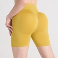 Pantaloncini yoga senza cuciture giallo senape a vita alta con effetto scrunch butt - S / Giallo Senape
