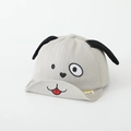Detailaufnahme der grauen Baby-Baumwollmütze mit Hunde-Stickerei und langen schwarzen Ohren - 50cm (1-3 Jahre) / Grau