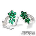 Detailed view of silver flower earrings with emerald zircon and 1.9cm x 2.1cm dimensions - Green Silver Style (KSE00014WGGN)