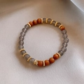 Bracelet en bois de santal et agate grise avec pendentif papillon doré et intercalaires - Bracelet en bois de santal naturel et agate (Coffret cadeau exquis)