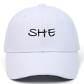 Casquette de baseball en coton blanc avec broderie SHE noire et visière courbée - Broderie de Lettres SHE / Blanc