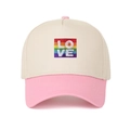 Dettaglio del ricamo LOVE arcobaleno su un cappellino bicolore beige e rosa - Regolabile / Rosa