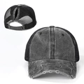 Detail van gewassen houtskool paardenstaartpet met versleten rand en ademend mesh paneel - Zwart