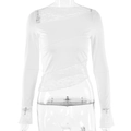 Detail van witte slim-fit top met fijn kantwerk op de schouder en aan de mouwen - L / Wit